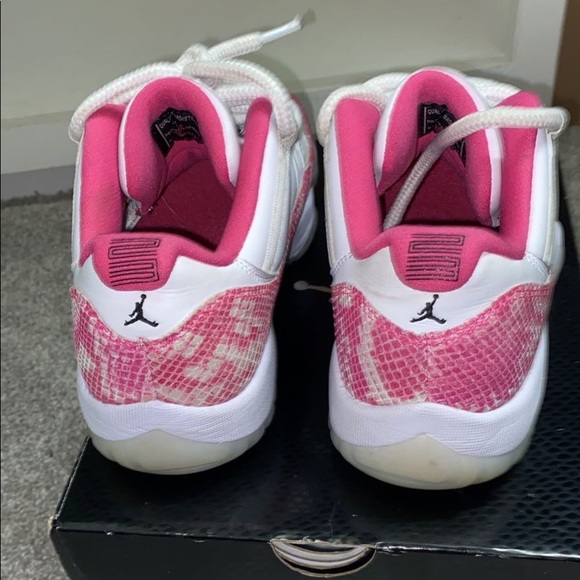 Women’s air jordan 11 retro low - Picture 5 of 6